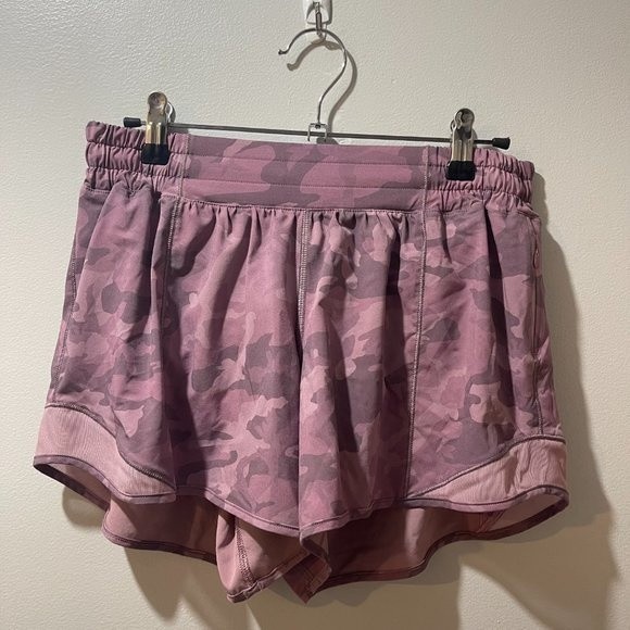 Lululemon Hotty Hot Short II 4" Camo Pink Taupe Size 8 - Picture 5 of 8